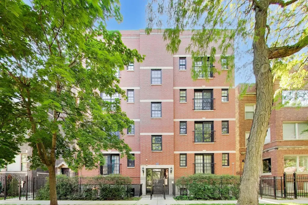 6835 South Cornell Avenue Chicago IL 60649
