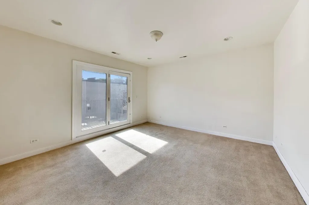 6835 South Cornell Avenue Chicago IL 60649