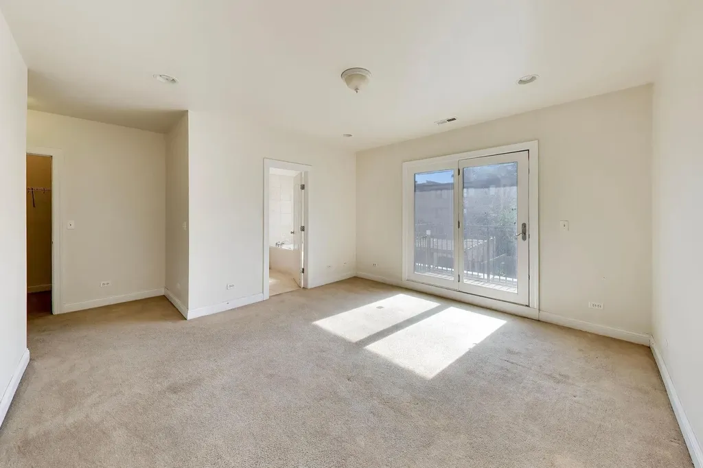 6835 South Cornell Avenue Chicago IL 60649