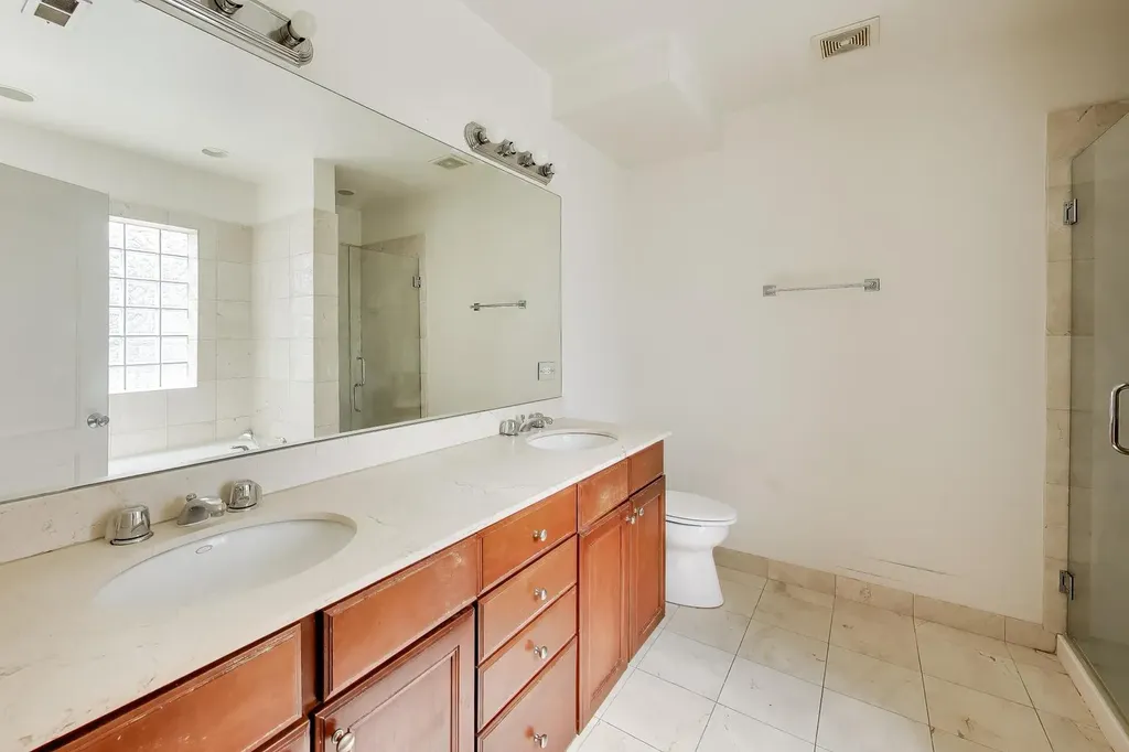 6835 South Cornell Avenue Chicago IL 60649