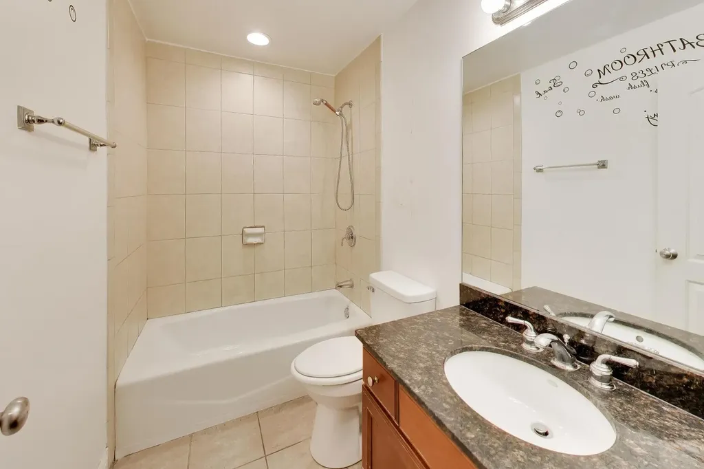 6835 South Cornell Avenue Chicago IL 60649