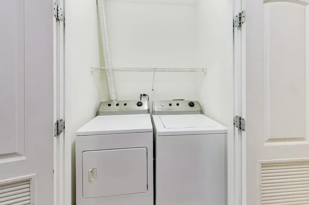 6835 South Cornell Avenue Chicago IL 60649