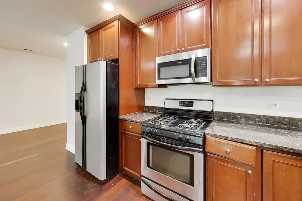 6835 South Cornell Avenue Chicago IL 60649