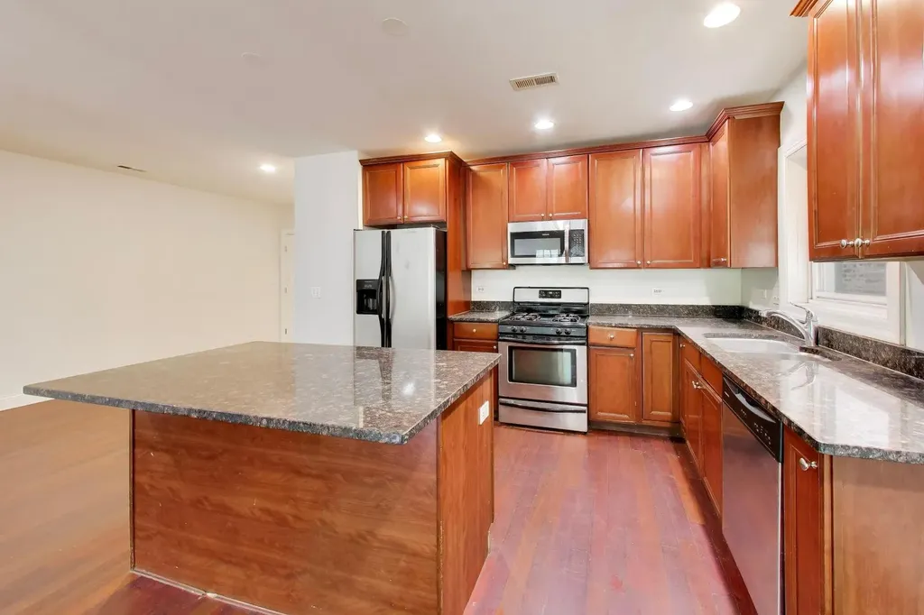 6835 South Cornell Avenue Chicago IL 60649