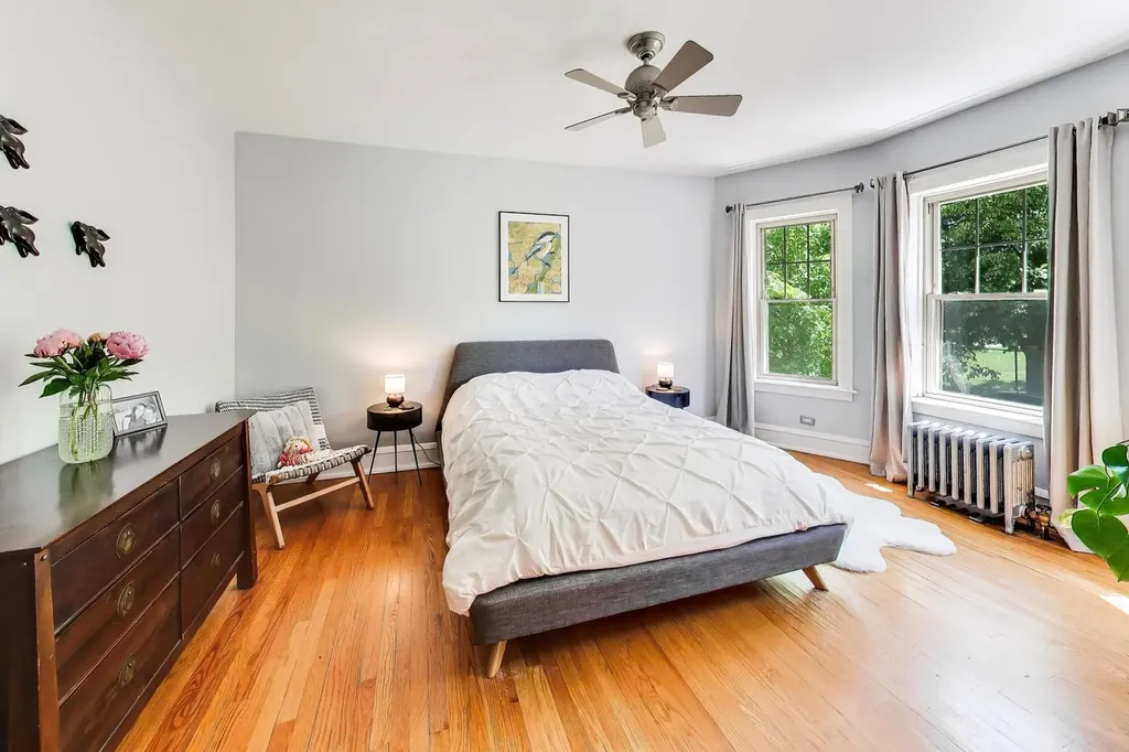 6203 North Oakley Street Chicago IL 60659