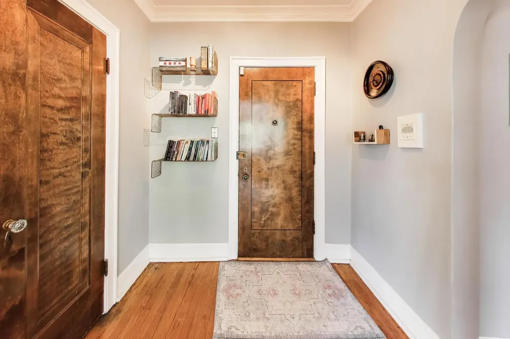 6203 North Oakley Street Chicago IL 60659