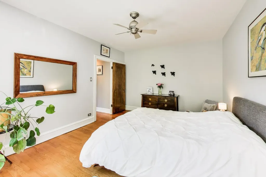 6203 North Oakley Street Chicago IL 60659