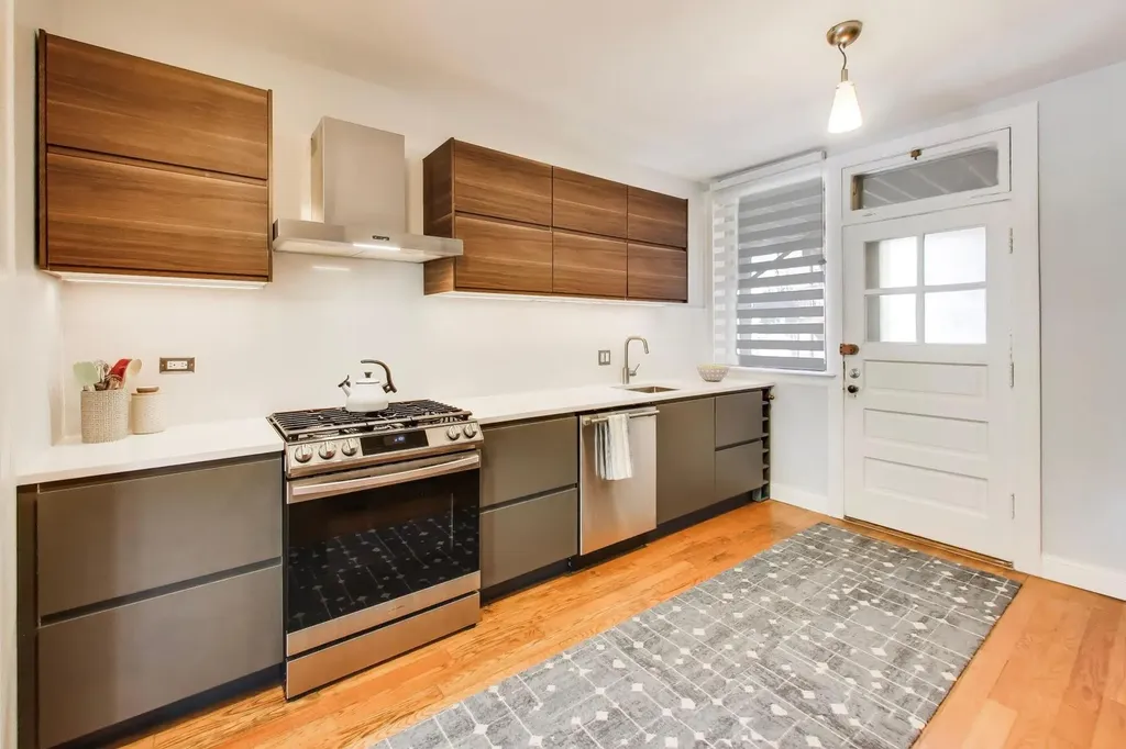 6203 North Oakley Street Chicago IL 60659