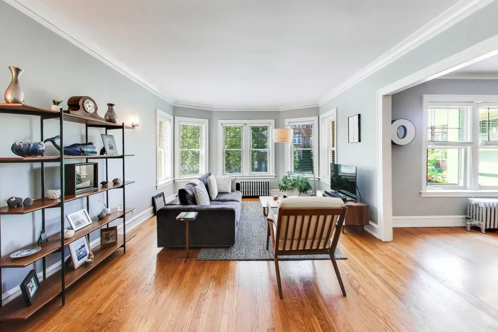6203 North Oakley Street Chicago IL 60659