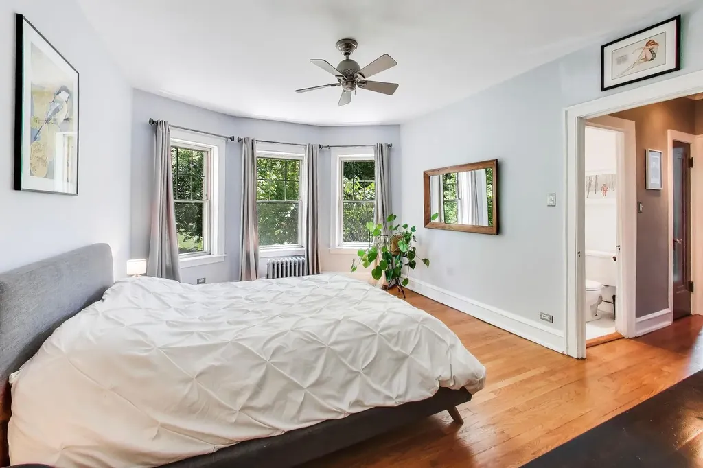 6203 North Oakley Street Chicago IL 60659