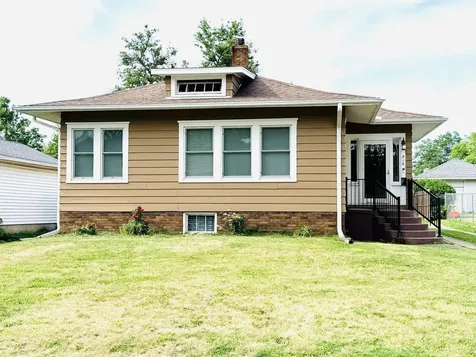 810 East Lincoln Street Hoopeston IL 60942