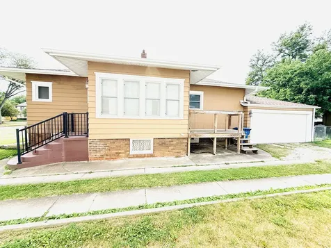 810 East Lincoln Street Hoopeston IL 60942