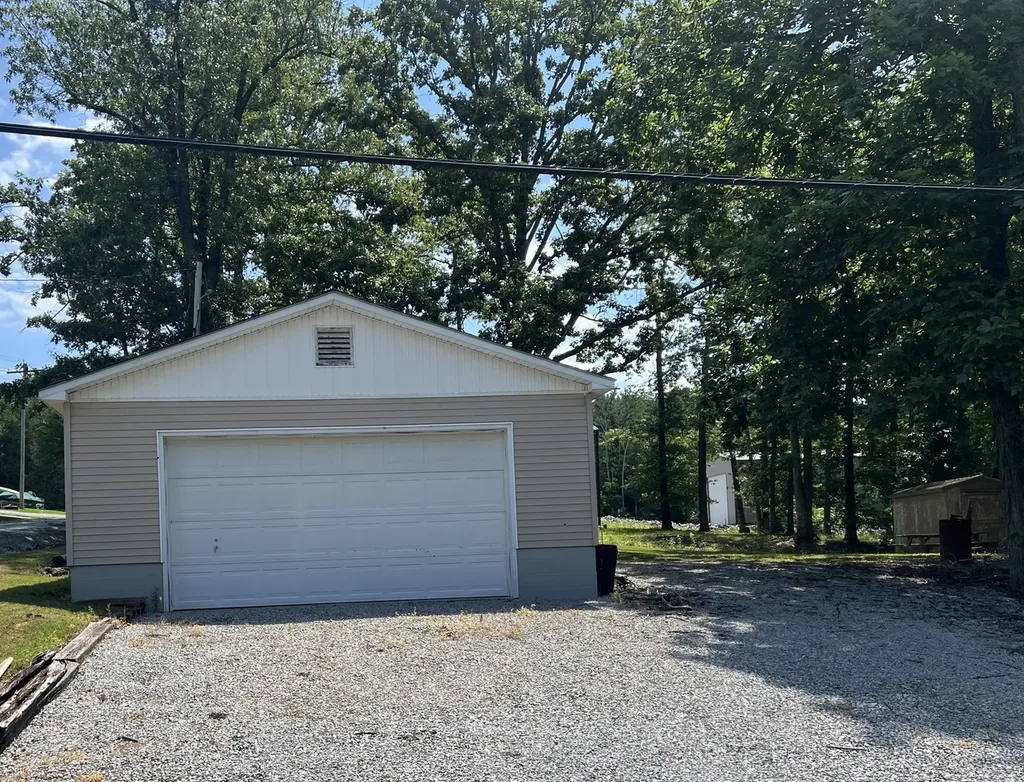 12808 North Shoreland Drive Marion IL 62959