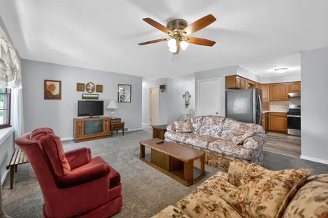 1526 Pebblewood Drive Sycamore IL 60178