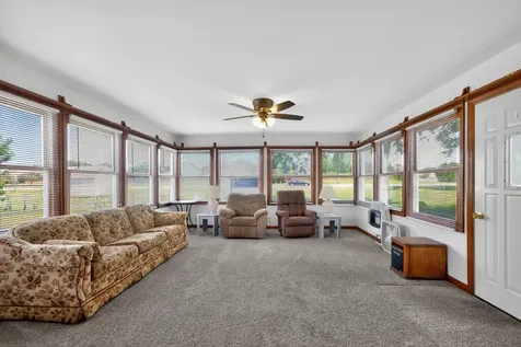 1526 Pebblewood Drive Sycamore IL 60178