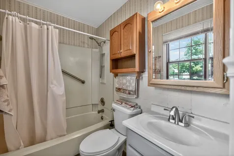 1526 Pebblewood Drive Sycamore IL 60178