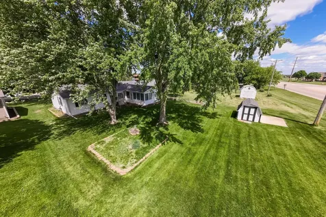 1526 Pebblewood Drive Sycamore IL 60178