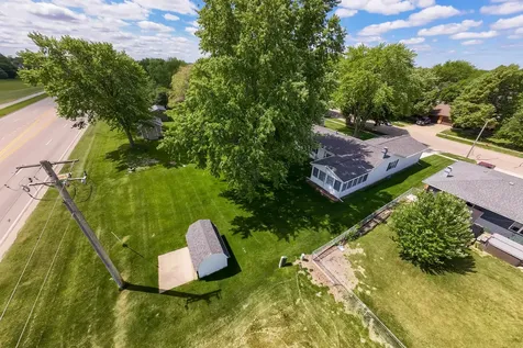 1526 Pebblewood Drive Sycamore IL 60178