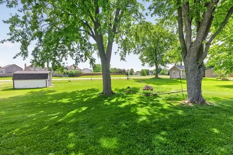 1526 Pebblewood Drive Sycamore IL 60178