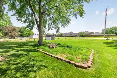 1526 Pebblewood Drive Sycamore IL 60178