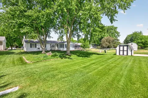 1526 Pebblewood Drive Sycamore IL 60178
