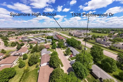 1526 Pebblewood Drive Sycamore IL 60178