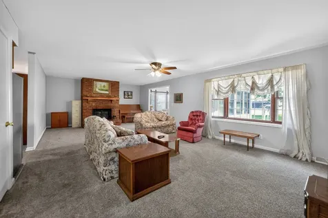 1526 Pebblewood Drive Sycamore IL 60178