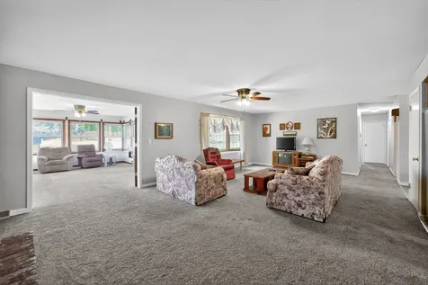1526 Pebblewood Drive Sycamore IL 60178