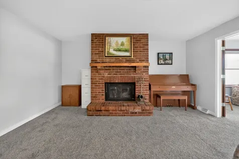 1526 Pebblewood Drive Sycamore IL 60178