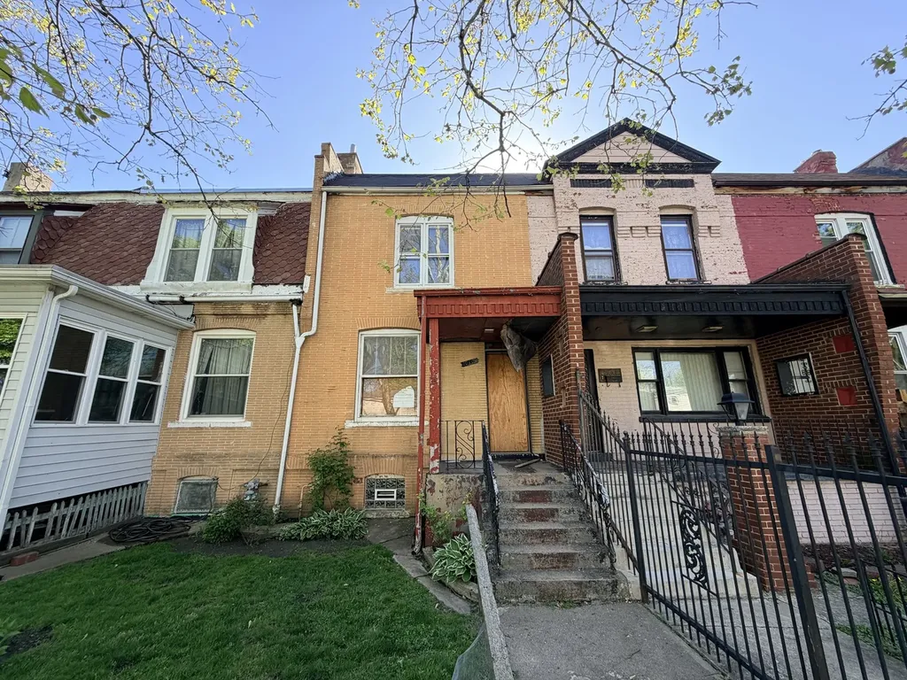 10609 South Champlain Avenue Chicago IL 60628