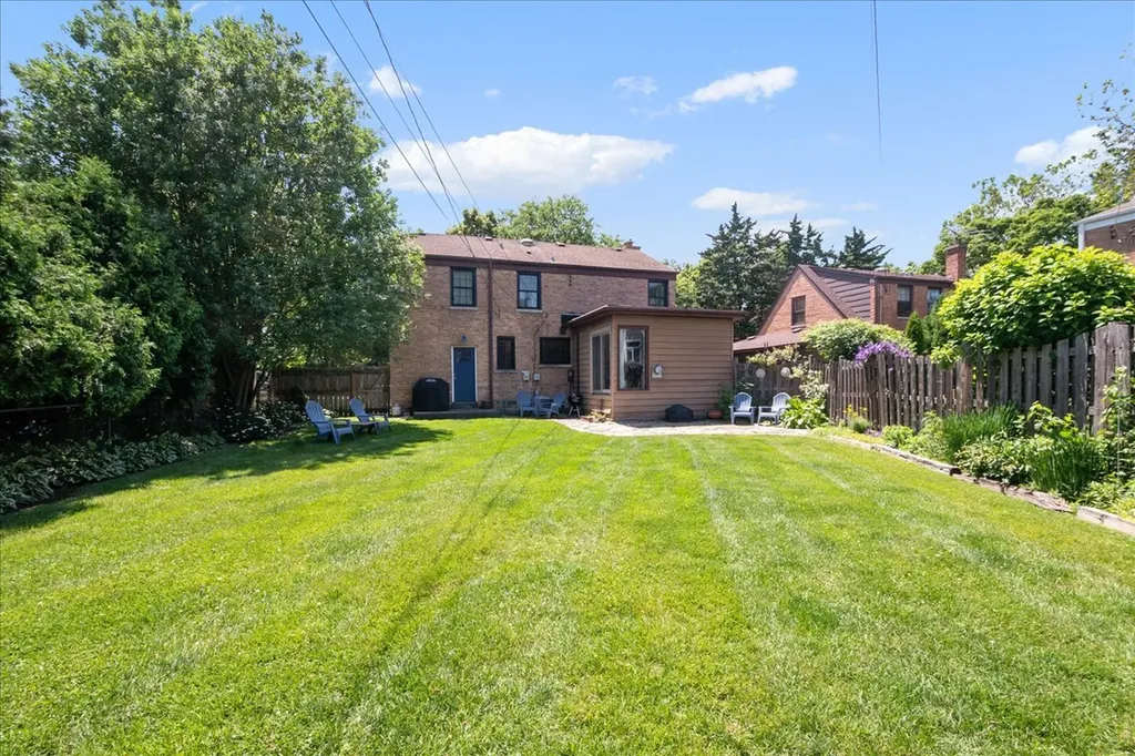 6957 North Caldwell Avenue Chicago IL 60646