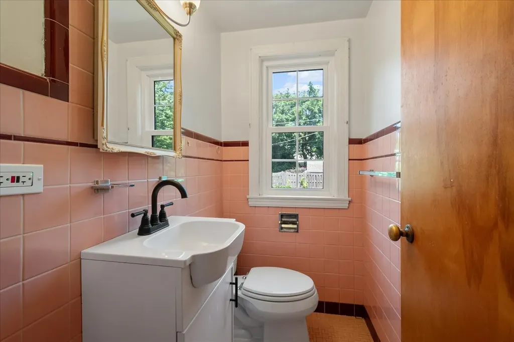 6957 North Caldwell Avenue Chicago IL 60646