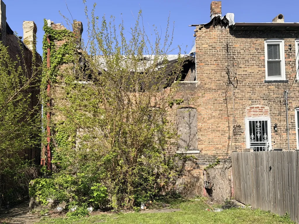 10643 South Champlain Avenue Chicago IL 60628