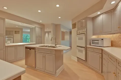 427 North Sheridan Road Lake Forest IL 60045