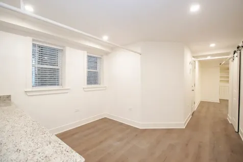 1319 West Early Avenue Chicago IL 60660