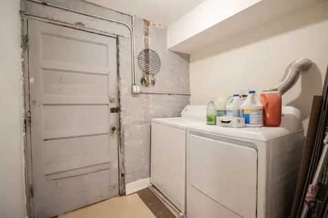 1319 West Early Avenue Chicago IL 60660