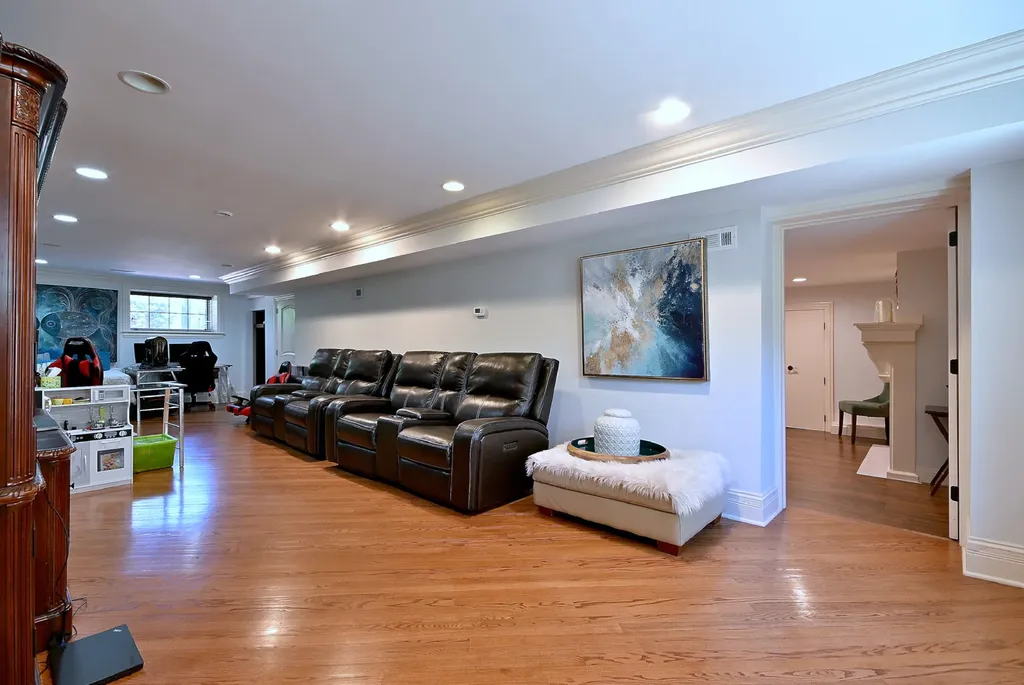 1321 Glenlake Avenue Park Ridge IL 60068