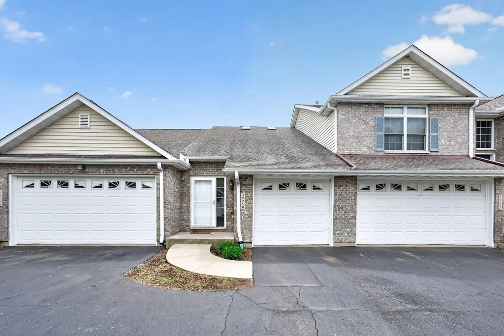 3925 South Pointe Drive Dekalb IL 60115