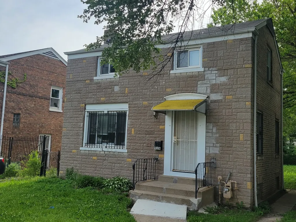 9126 South Perry Avenue Chicago IL 60620