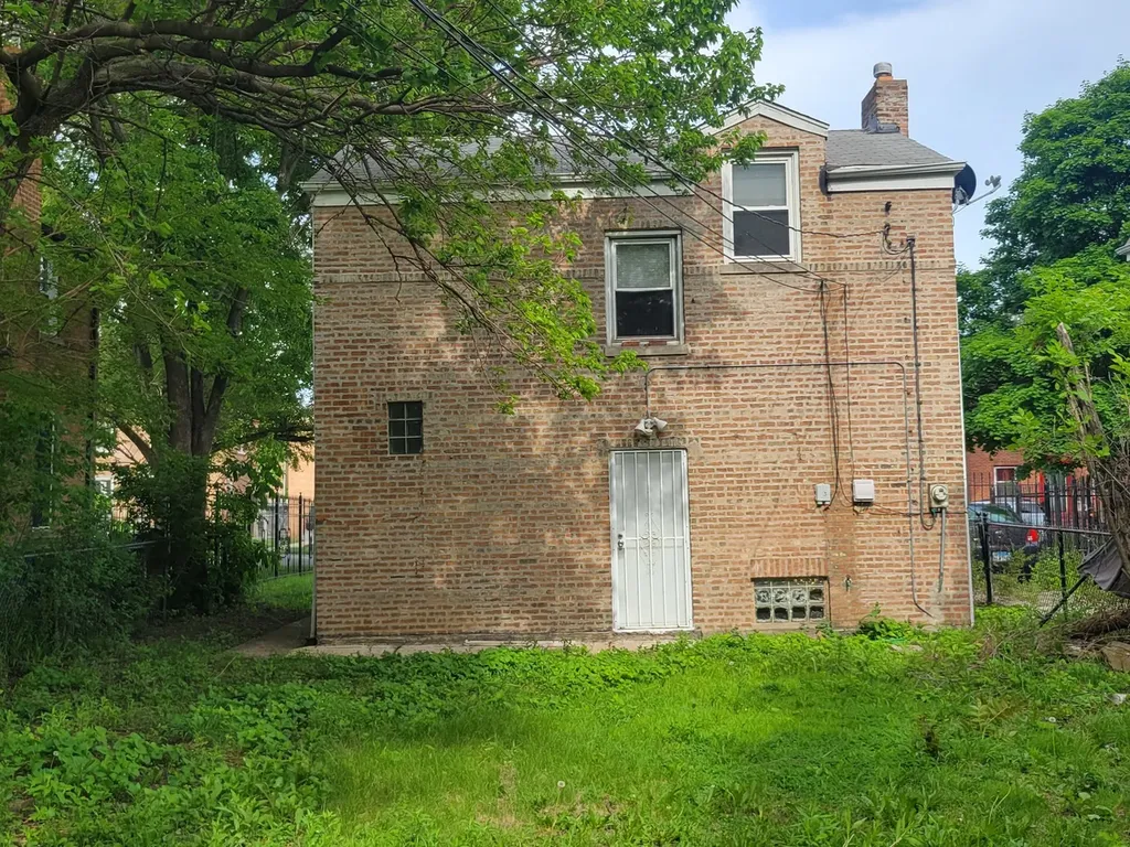 9126 South Perry Avenue Chicago IL 60620