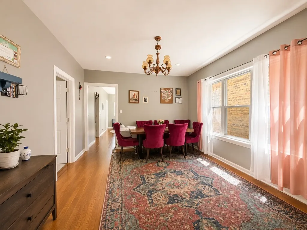 5837 North Washtenaw Avenue Chicago IL 60659