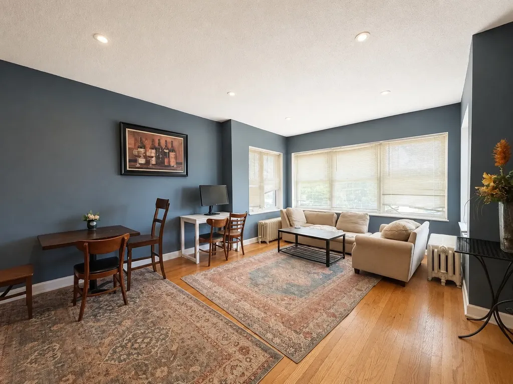 5837 North Washtenaw Avenue Chicago IL 60659