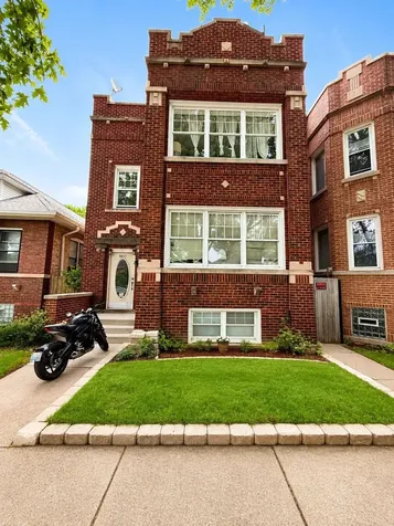 5837 North Washtenaw Avenue Chicago IL 60659