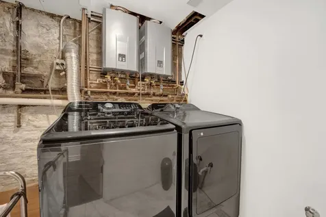 2458 North Burling Street Chicago IL 60614