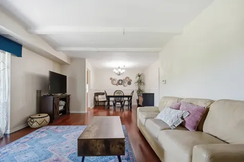 945 East Kenilworth Avenue Palatine IL 60074