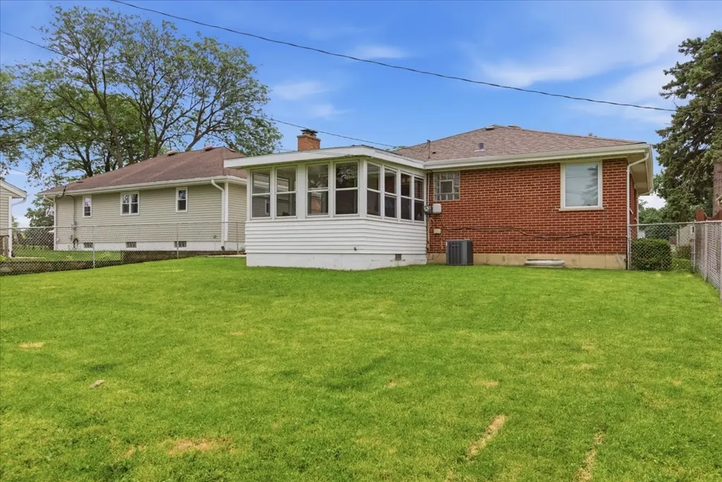 104 West Granville Avenue Roselle IL 60172