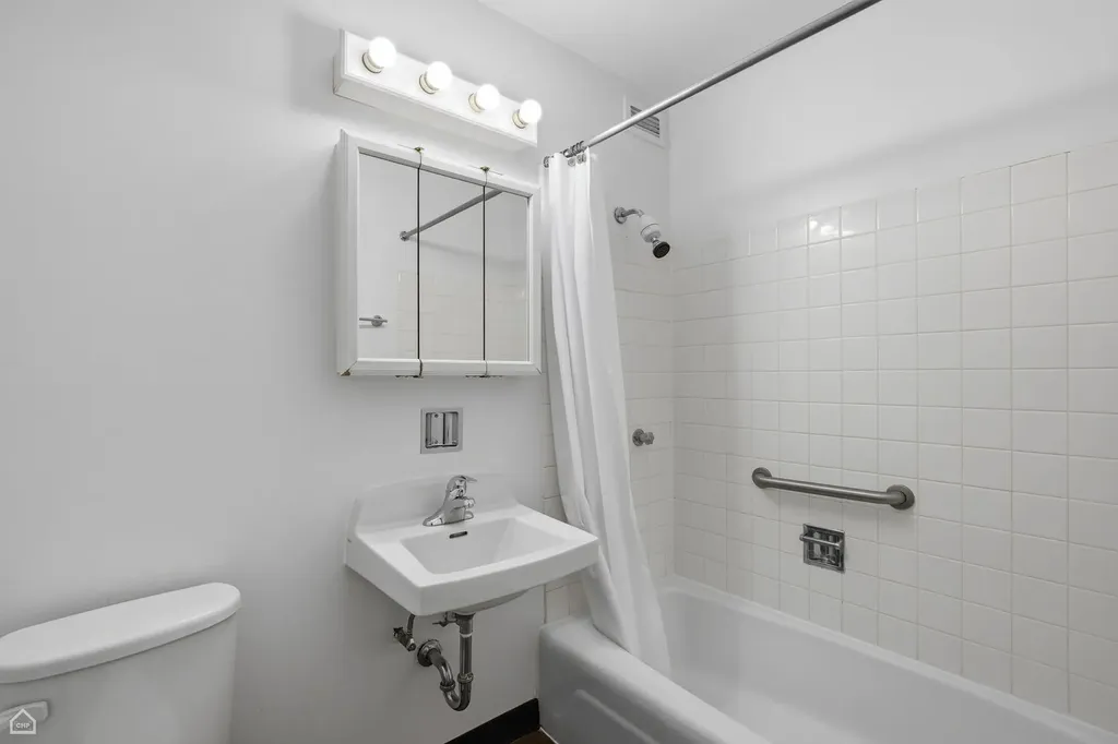 4850 South Lake Park Avenue Chicago IL 60615