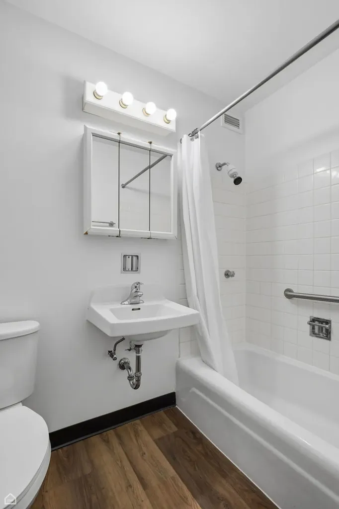 4850 South Lake Park Avenue Chicago IL 60615