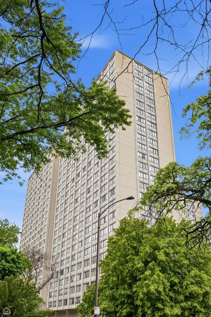 4850 South Lake Park Avenue Chicago IL 60615