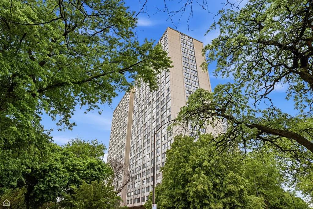 4850 South Lake Park Avenue Chicago IL 60615
